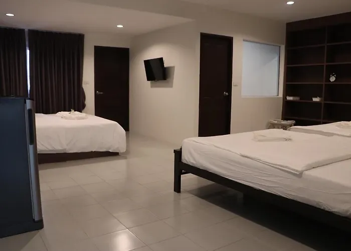 Chaengwattana Pavilion Hotel